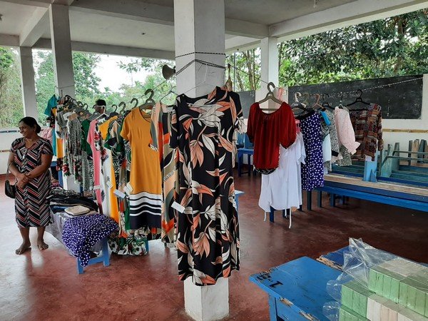 A "Rural Fair" to uplift rural entrepreneurs at Diyagama Salavanodyanarama Temple (2022-12-24)